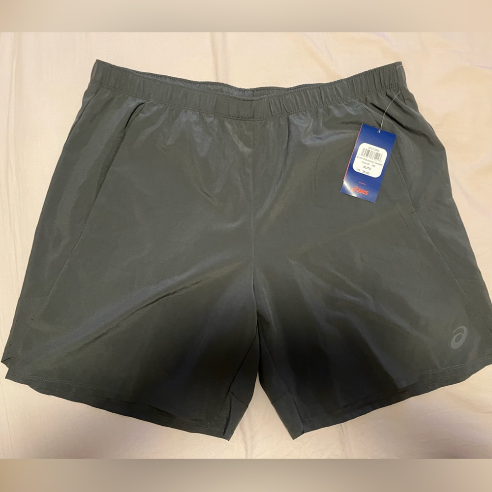 NWT-ASICS Men’s Training Shorts 7 inch inseam size XL